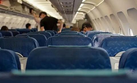 14 situações que você deveria evitar em uma viagem de avião